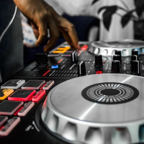 Купить DJ-оборудование от 3469 руб